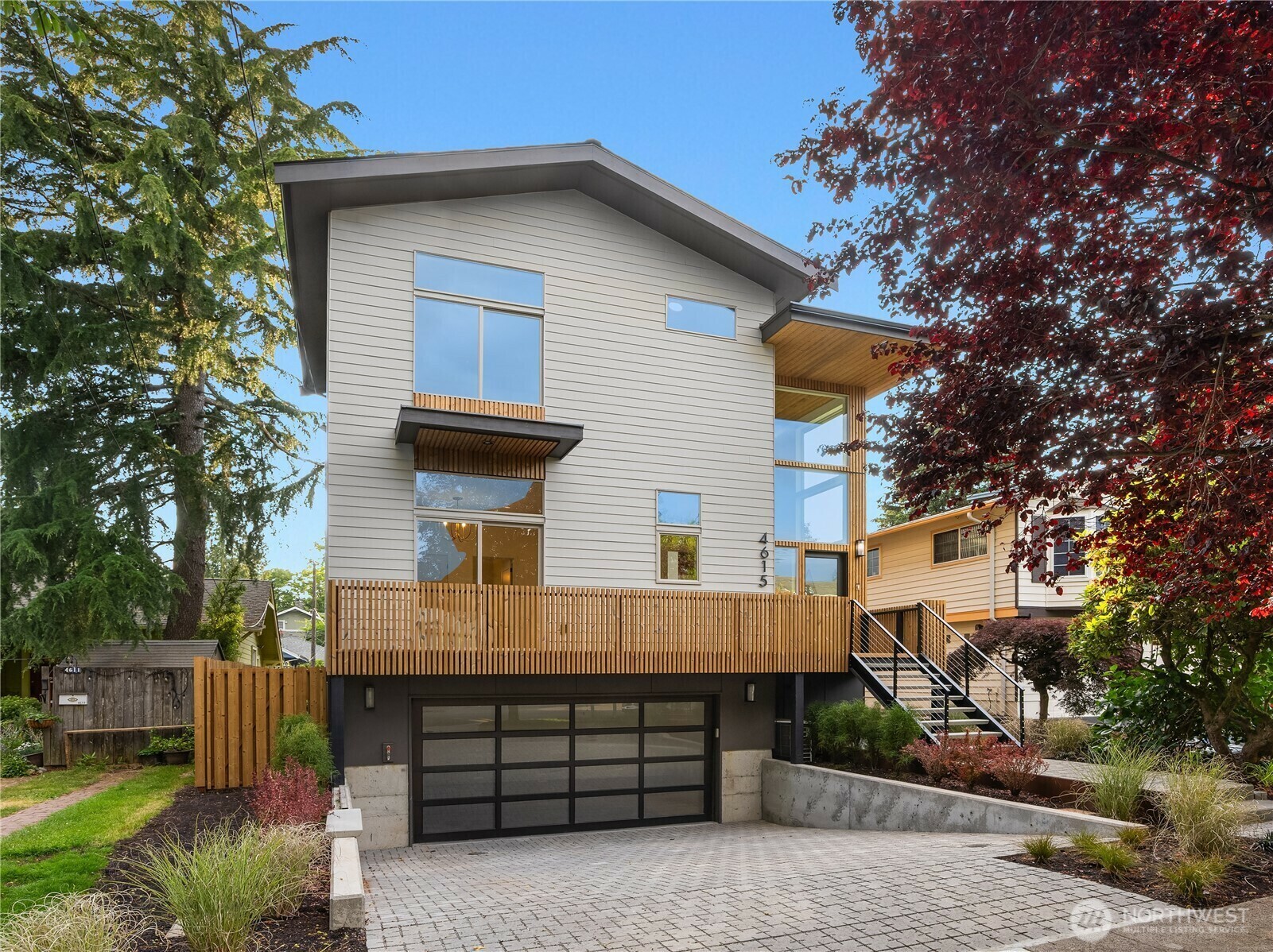 Property Photo: 4615 2nd Avenue NE WA 98105