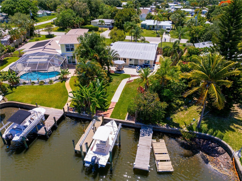 Property Photo: 1430 3rd Court FL 32960