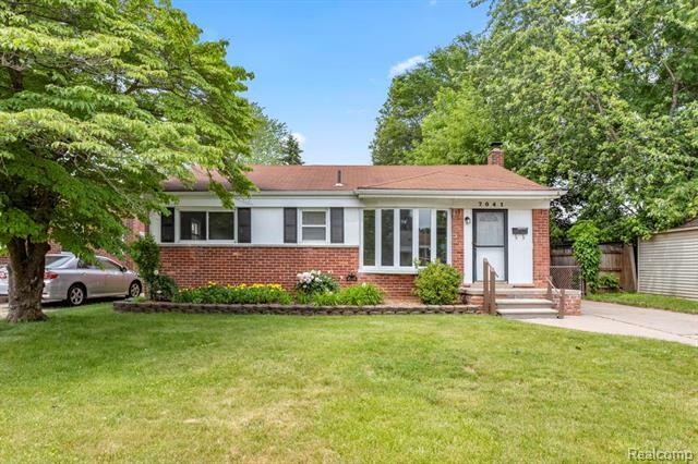 Property Photo: 7041 Burnly Street MI 48135