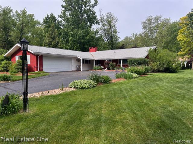 Property Photo: 3183 Oakhill Drive MI 48084