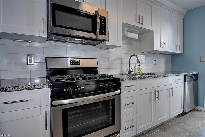 Property Photo:  2404 Livesay Rd  VA 23323 