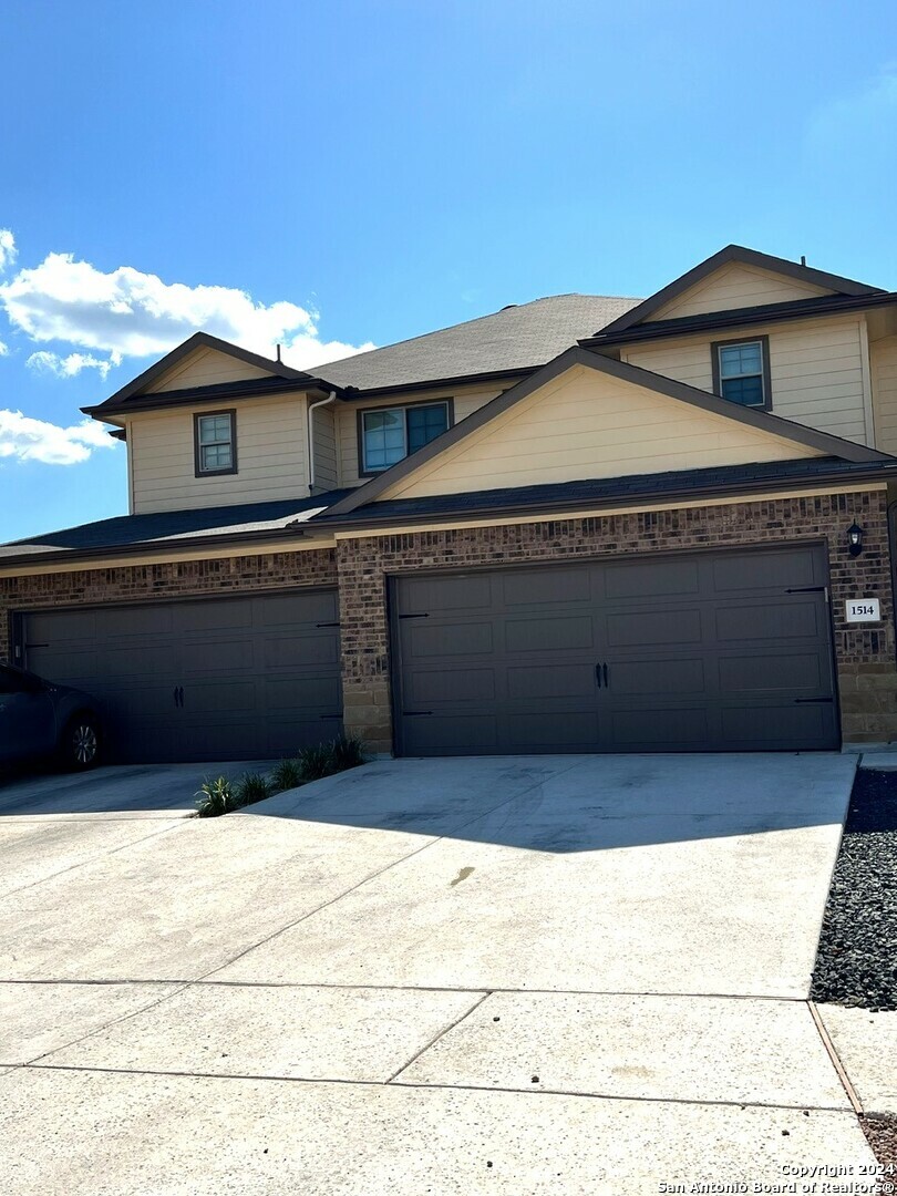 Property Photo: 1514 Lucille St TX 78155