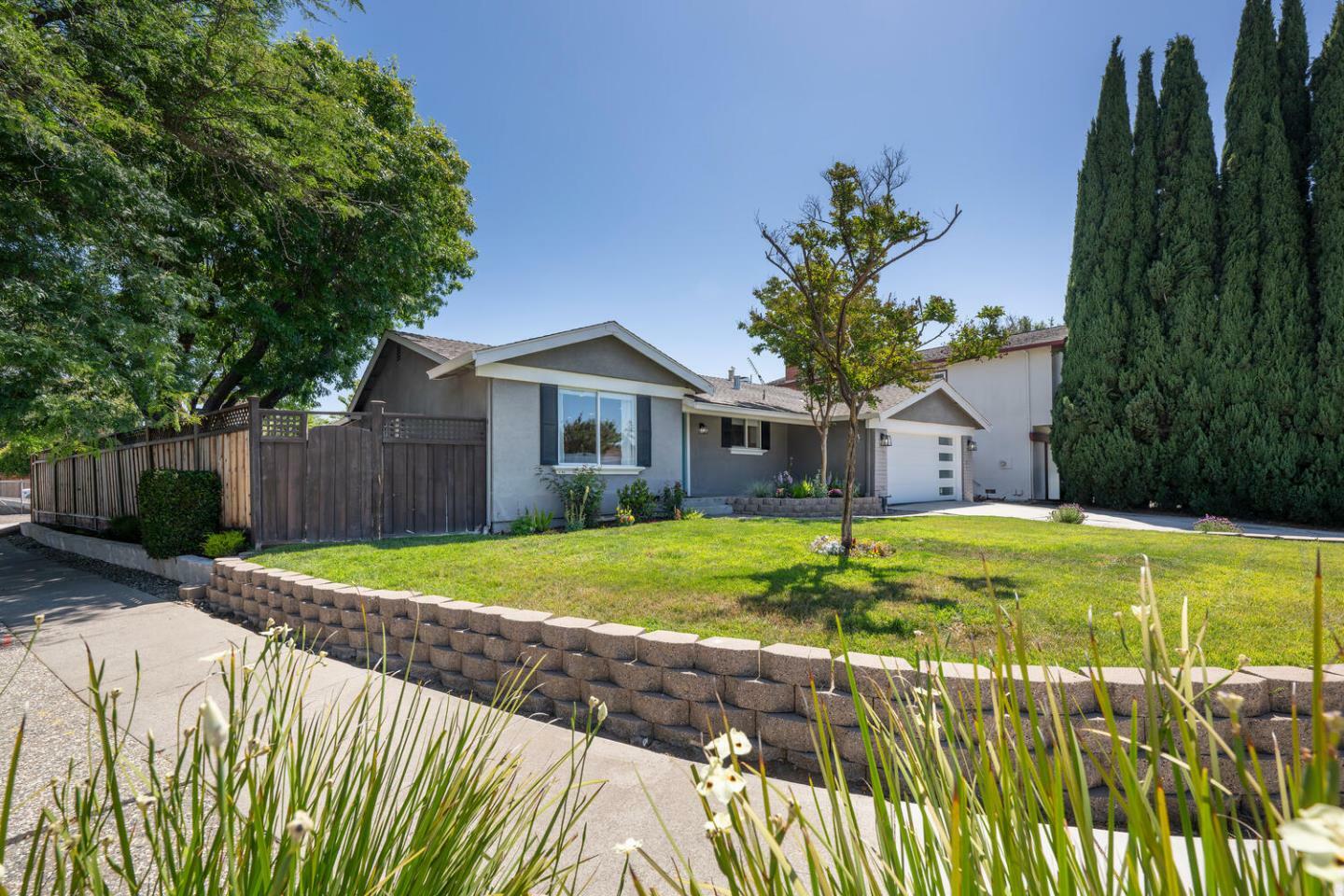 Property Photo: 4904 Barron Park Drive CA 95136