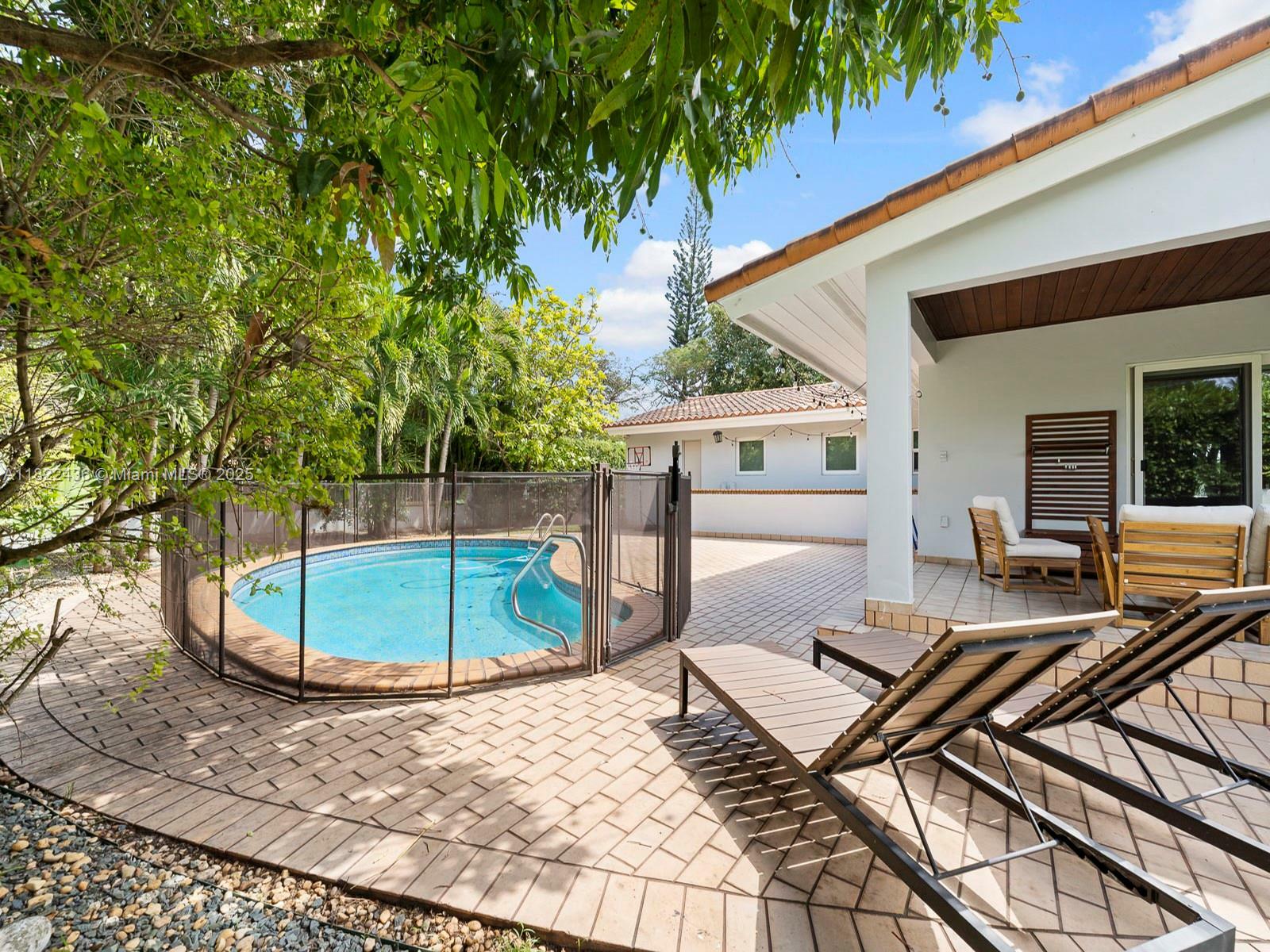 Property Photo:  811 Trascoro Ave  FL 33134 
