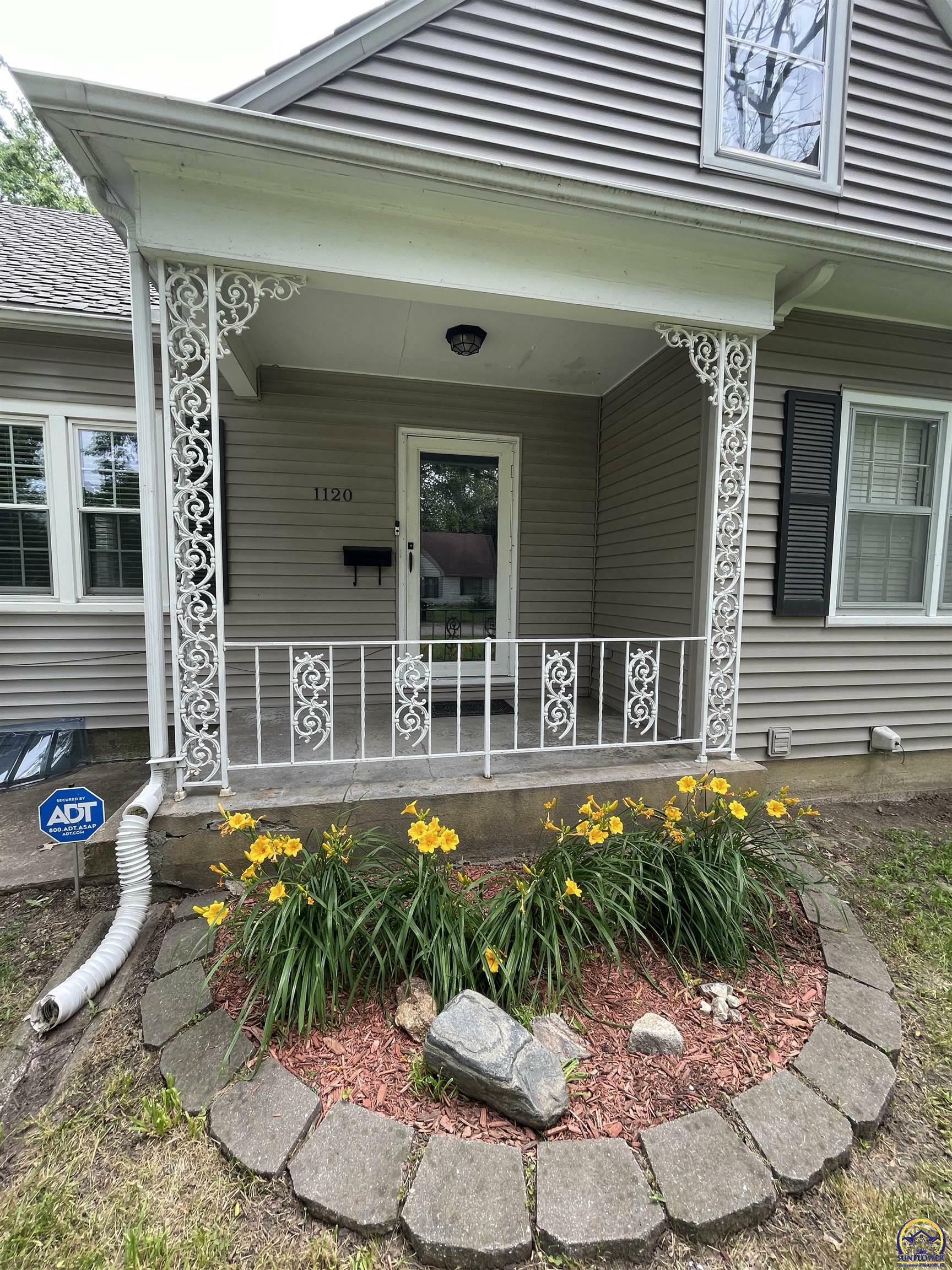 Property Photo: 1120 SW Collins Ave KS 66604