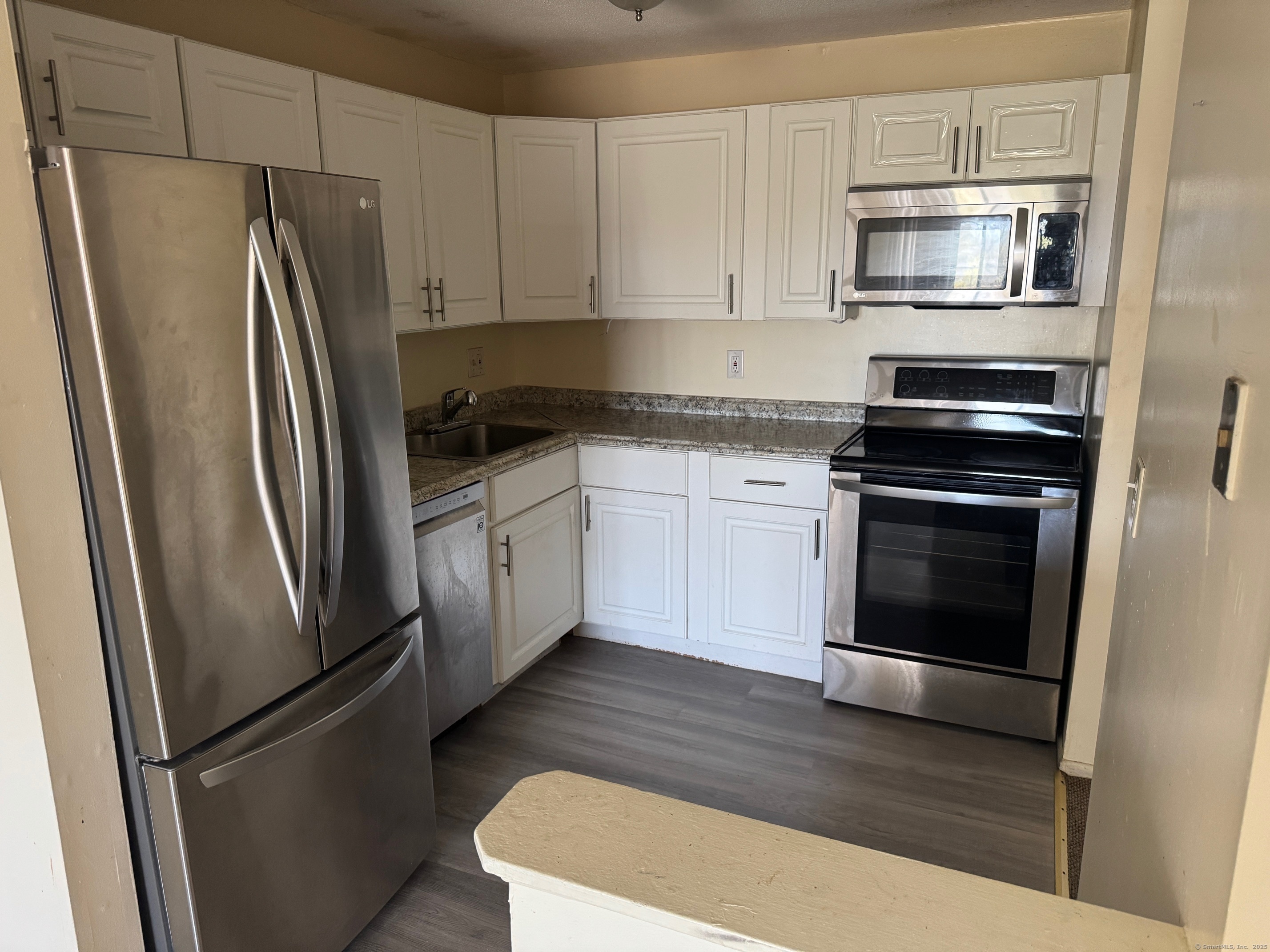 Property Photo: 153 Bull Hill Lane Apt 209 CT 06516