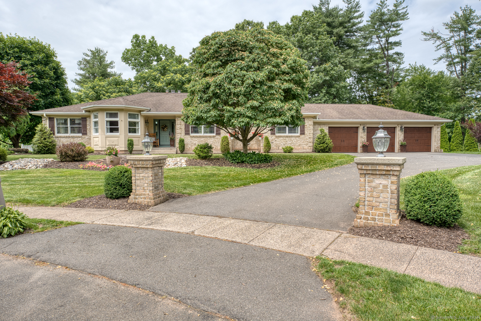 Property Photo: 425 Pattonwood Drive CT 06489