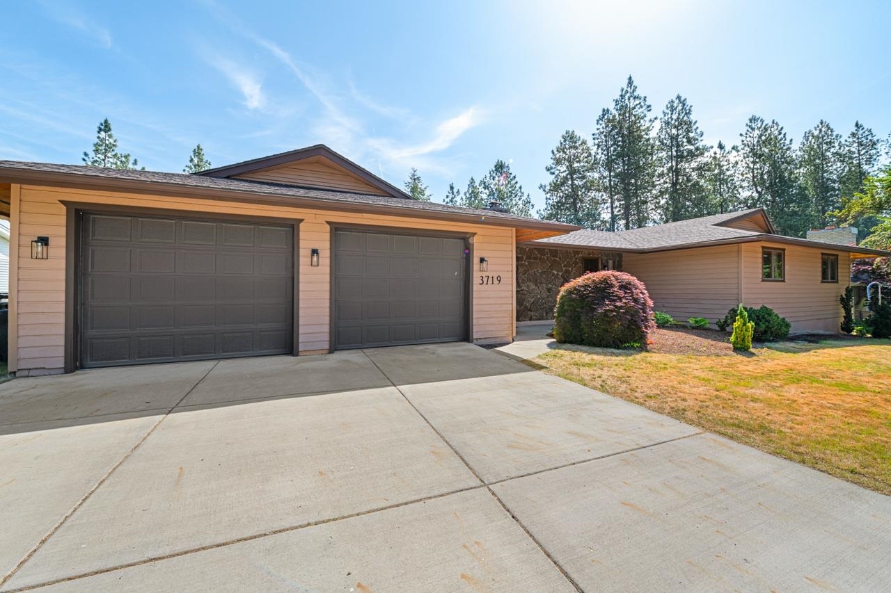 Property Photo: 3719 S Ridgeview Dr WA 99206