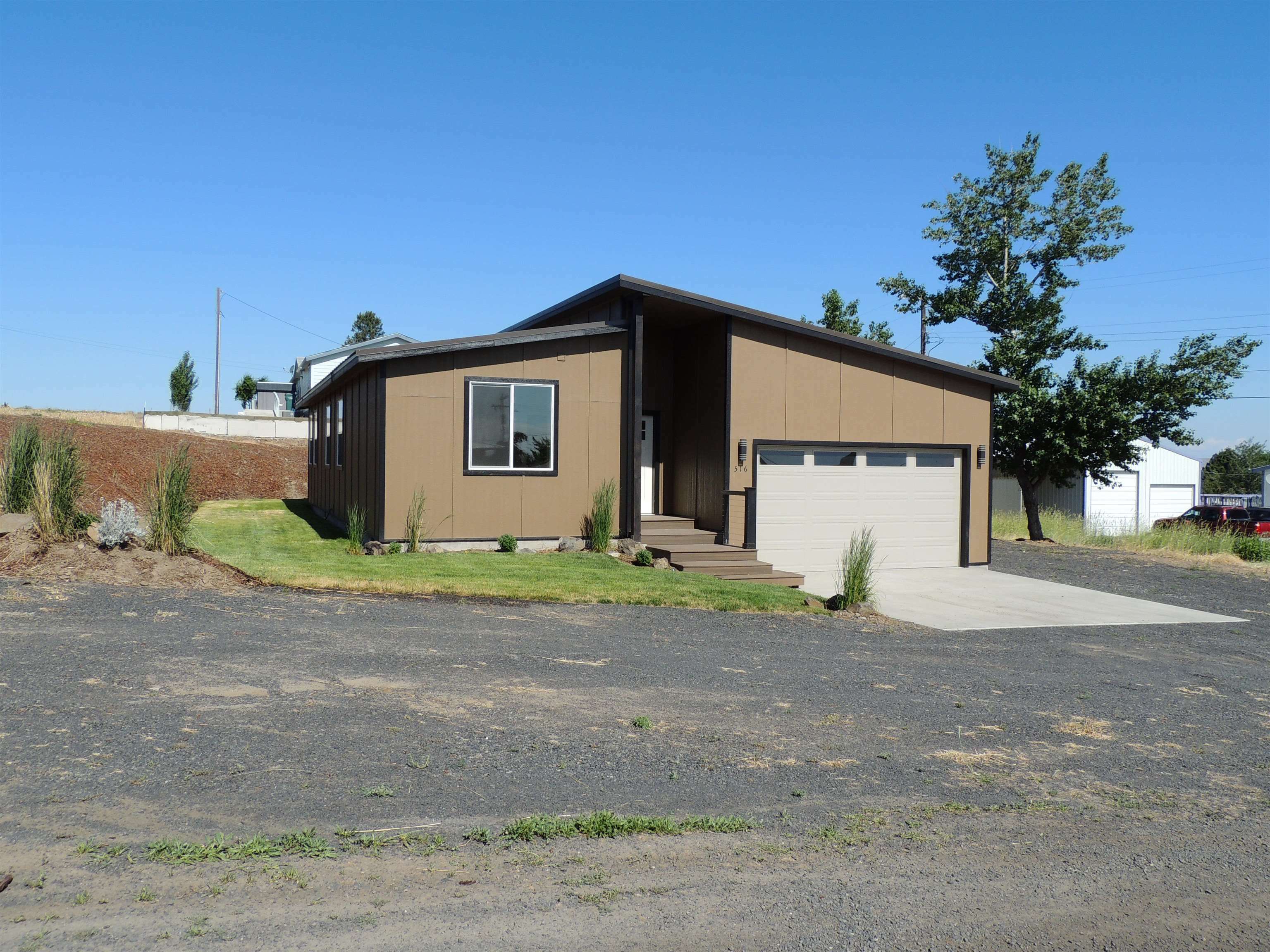 Property Photo: 516 SW Alder St WA 99185