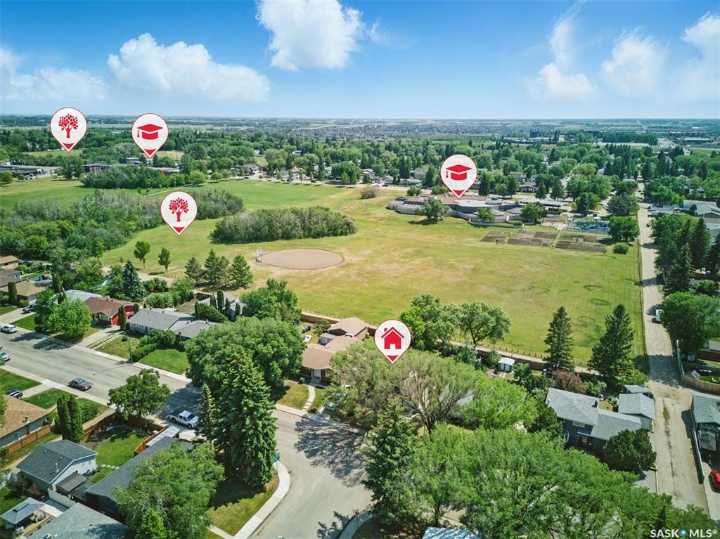 Property Photo: 118 East Drive SK S7J 2X5