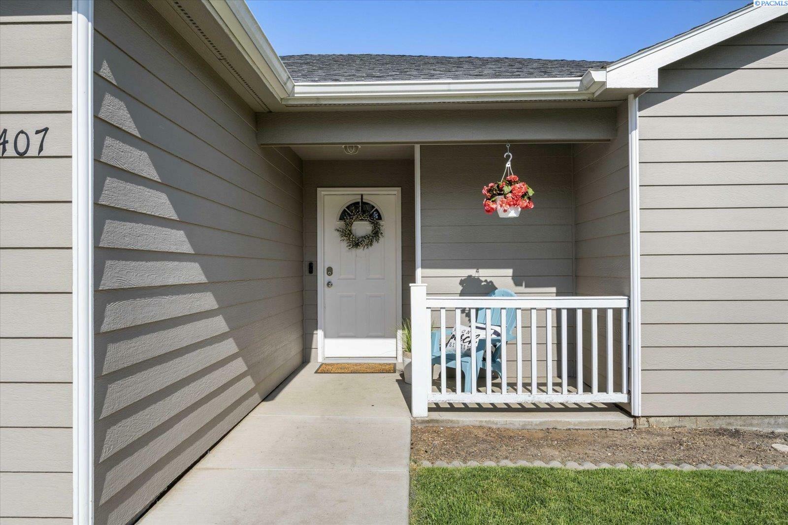 Property Photo: 407 Westridge Dr WA 98930