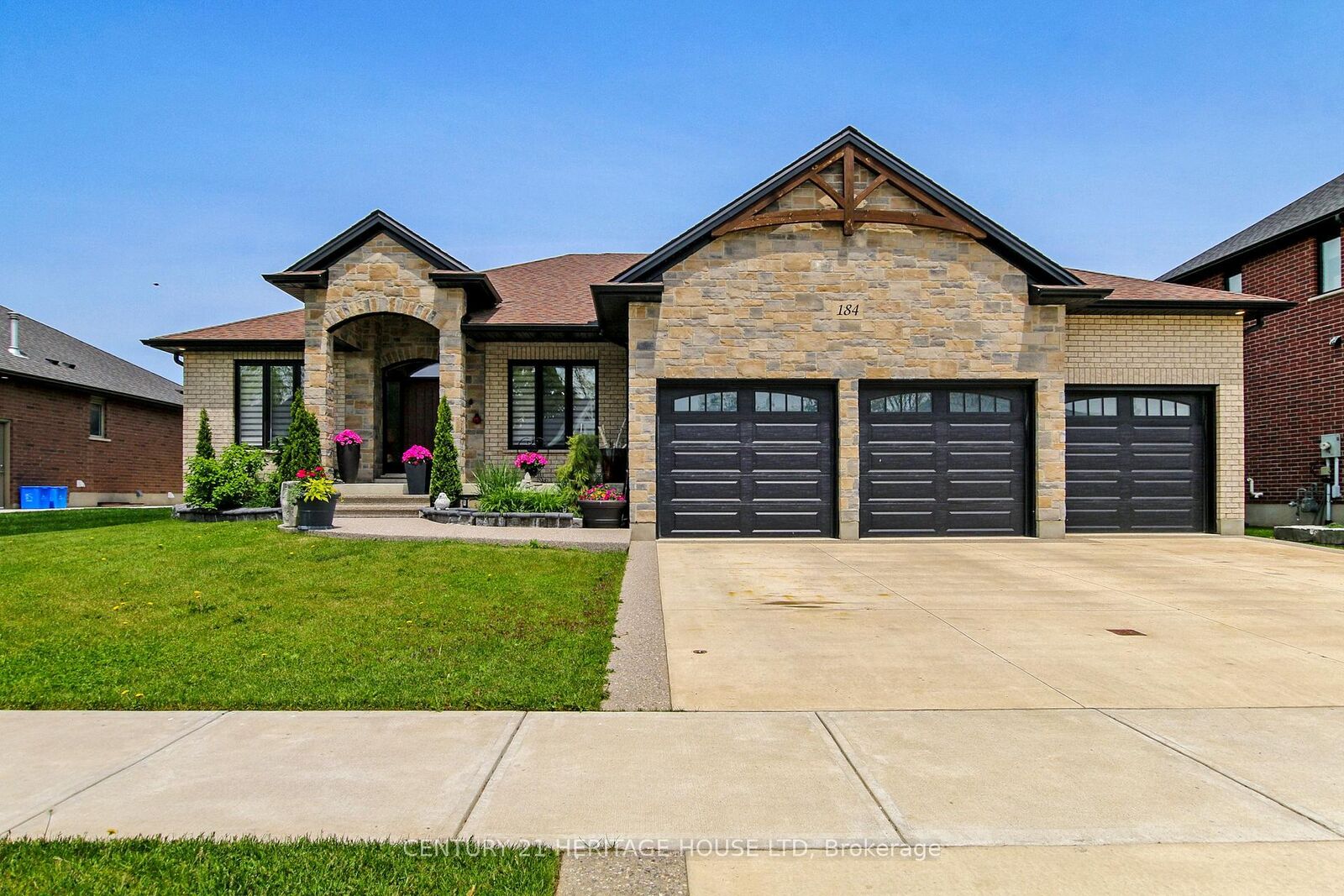 Property Photo:  184 Kettle Creek Drive  ON N0L 1B0 