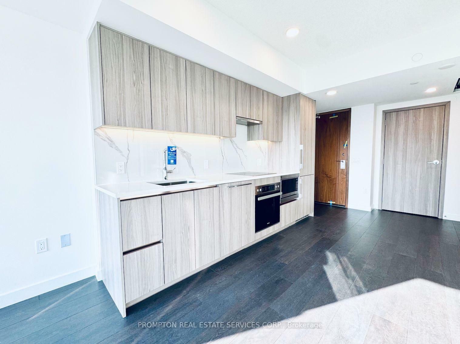Property Photo: 3 Concord Cityplace Way 4101 ON M5V 0X4