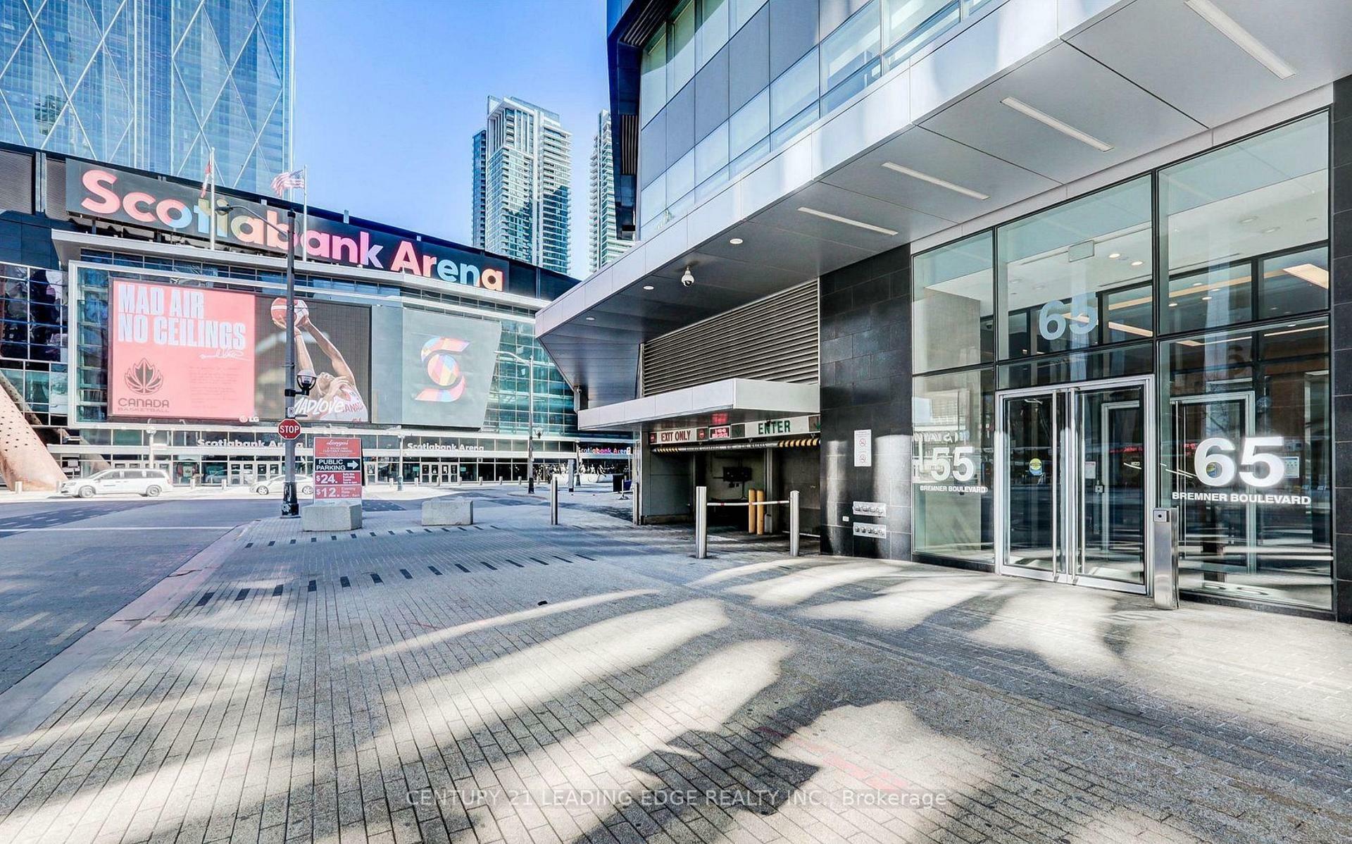 Photo de la propriété: 55 Bremner Boulevard 3611 ON M5J 0A6