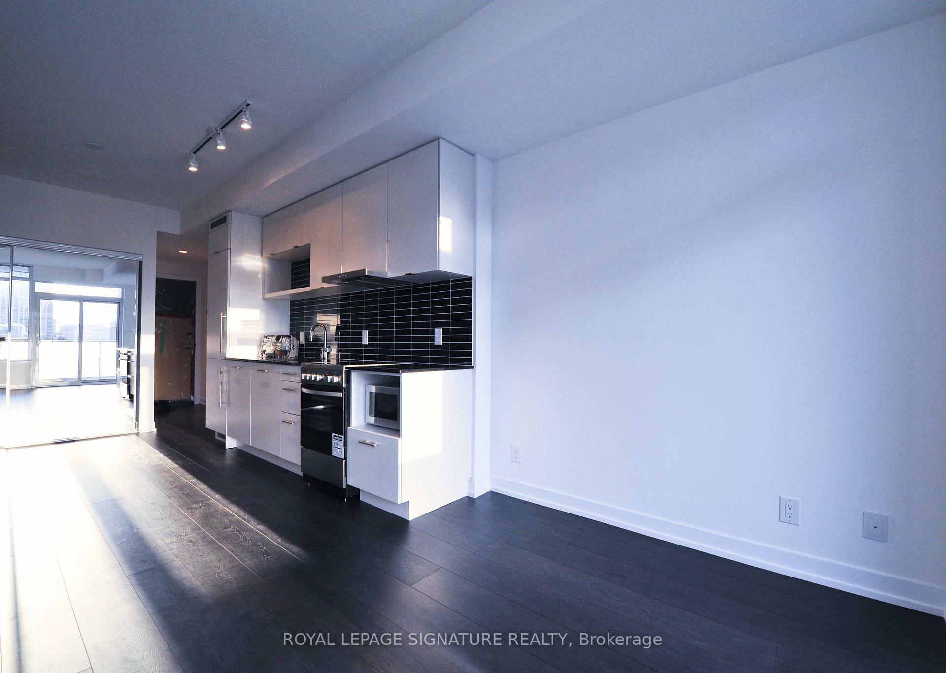 Property Photo: 365 Church Street 2113 ON M5B 1H6