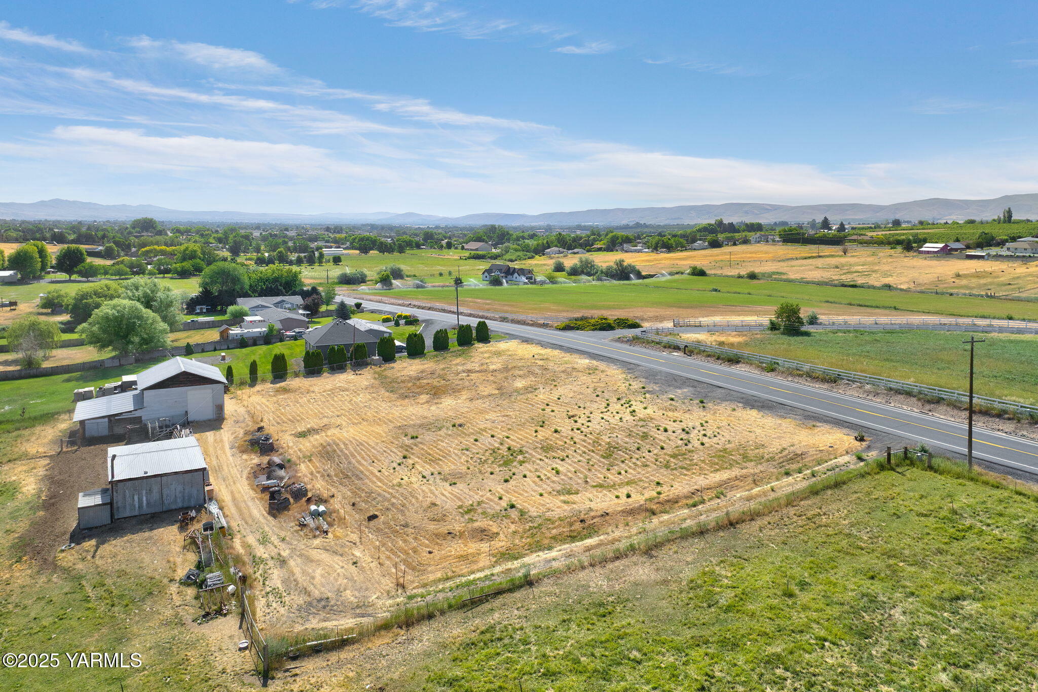 Property Photo: 11001 Orchard Ave WA 98908
