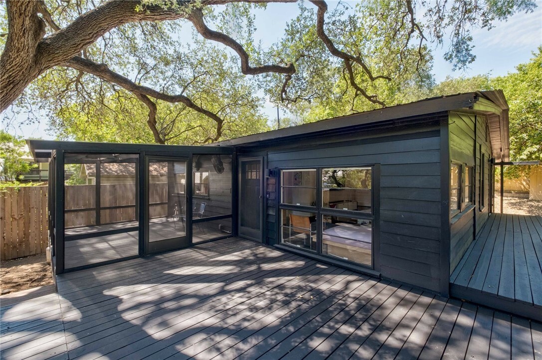 Property Photo:  503 E Live Oak St  TX 78704 