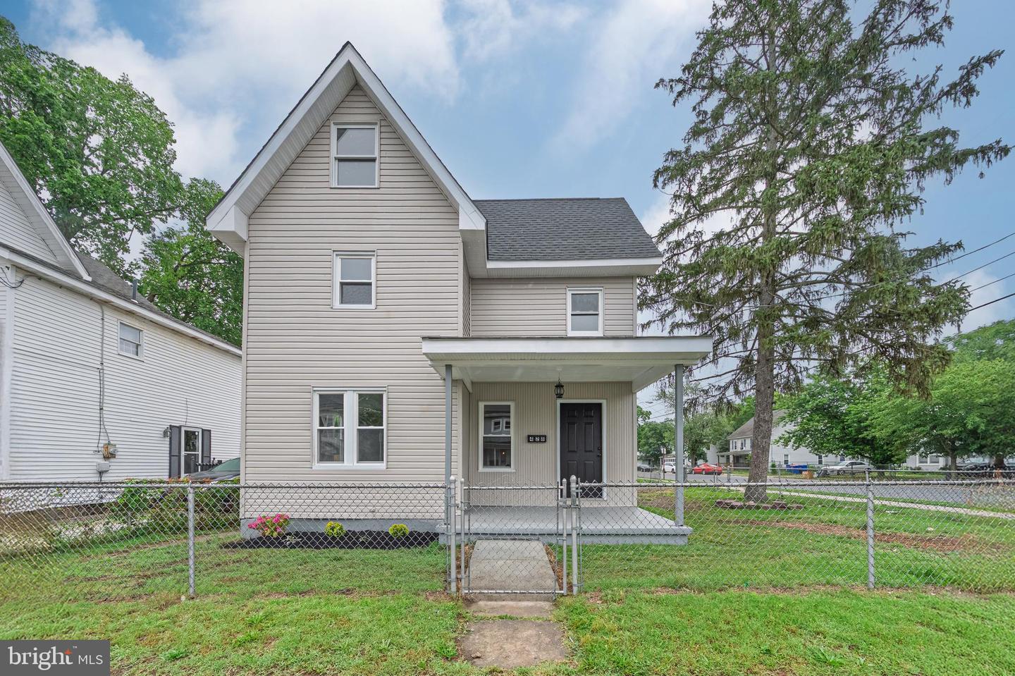 Property Photo:  428 E Oak Street  NJ 08332 