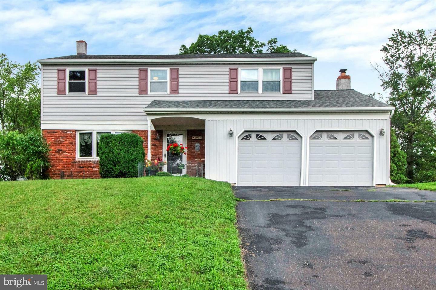 Property Photo: 1914 Rampart Lane PA 19446