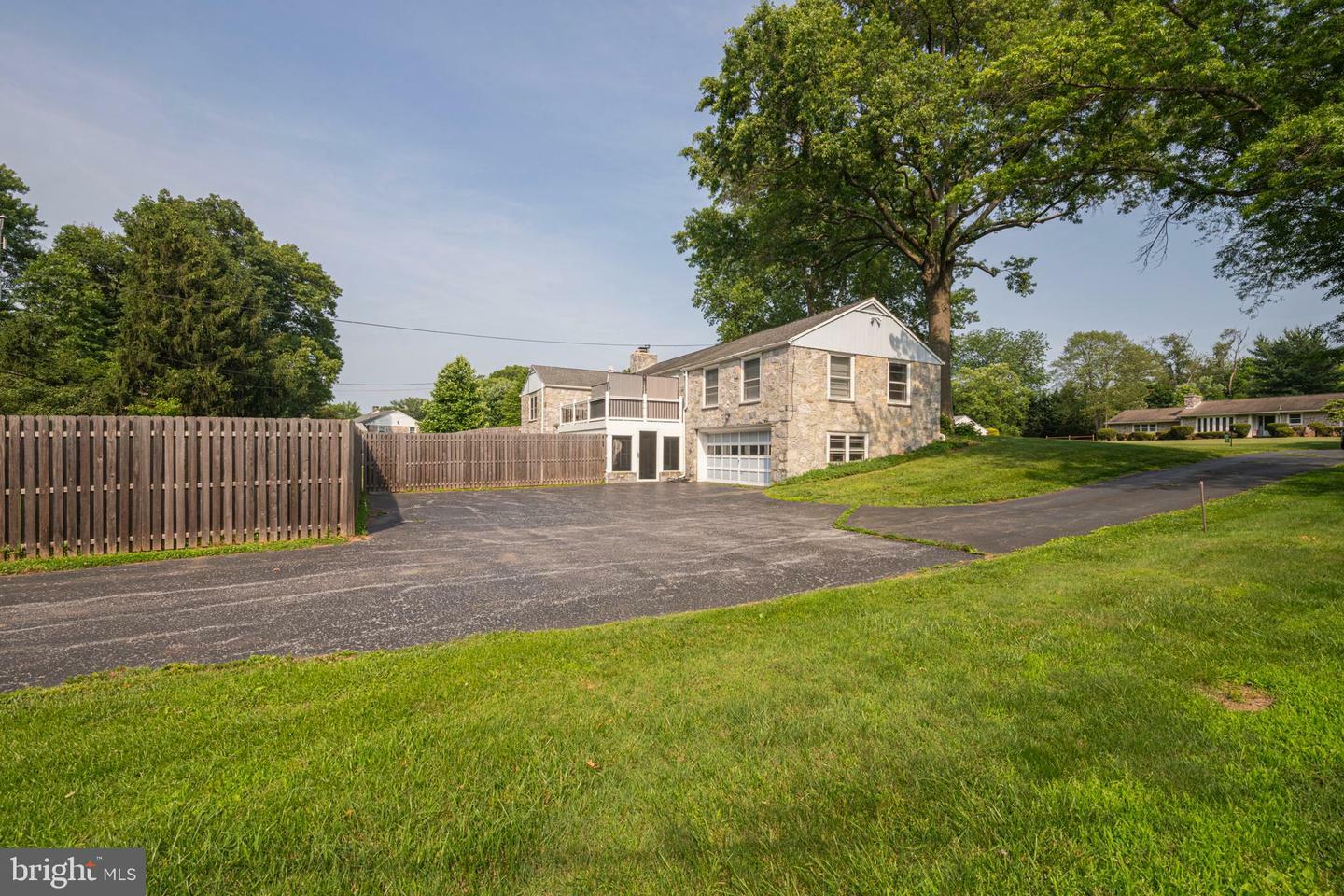 Property Photo:  1409 Kutz Drive  PA 19465 