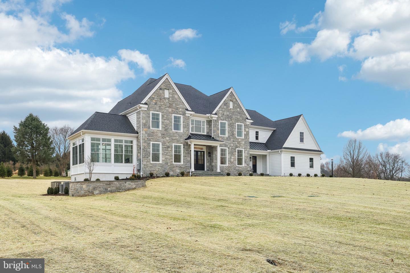 1337 Carolannes Way B5  West Chester PA 19382 photo