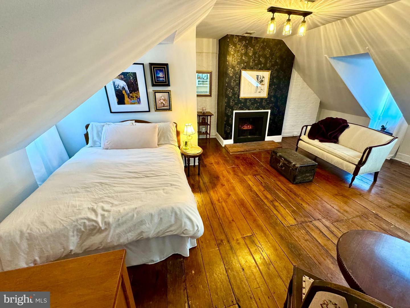 Property Photo: 1016 Prince Street 5 VA 22314