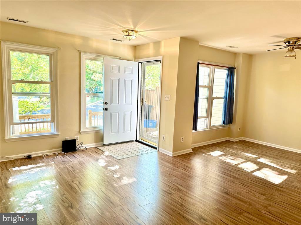 Property Photo: 6077 Deer Hill Court VA 20121