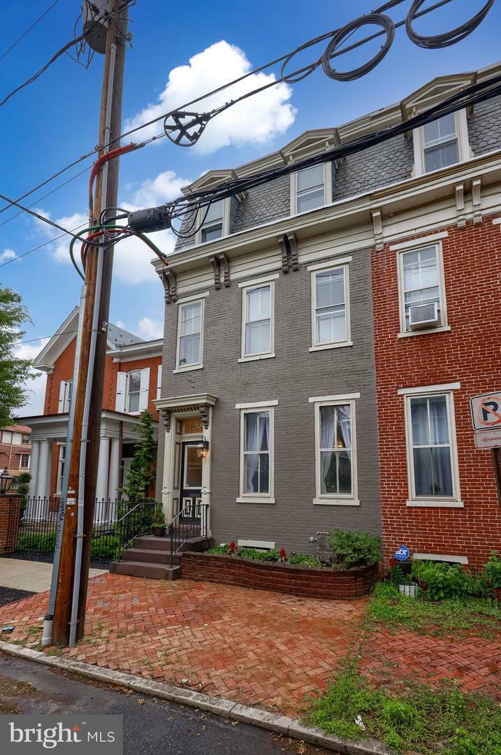 Property Photo:  258 Herr Street  PA 17102 