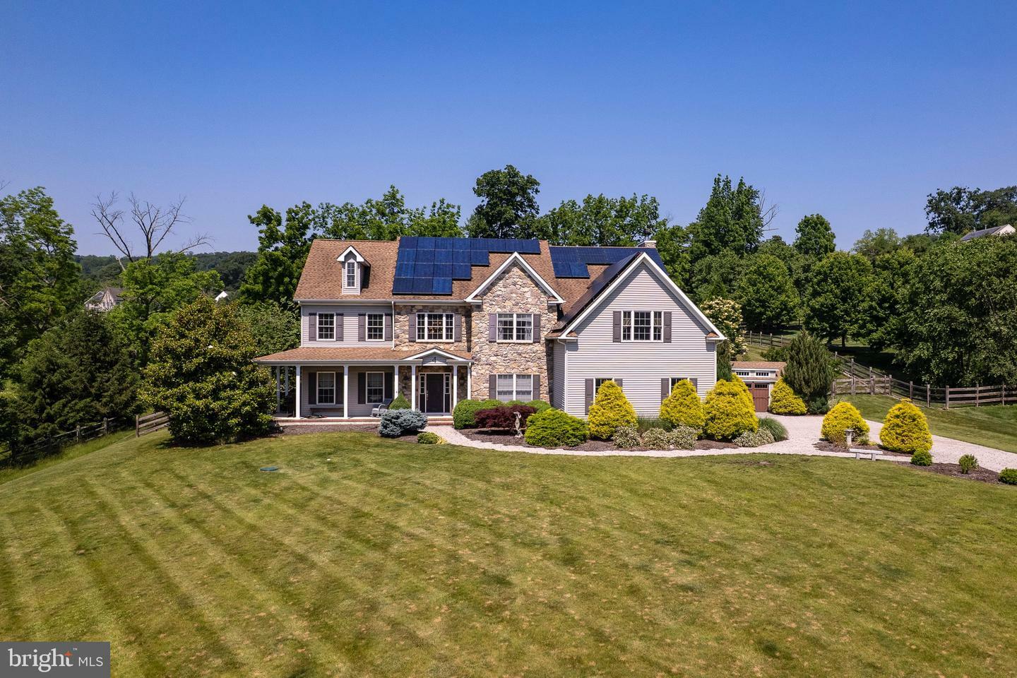 Property Photo:  4 Wingover Farm Court  NJ 08822 