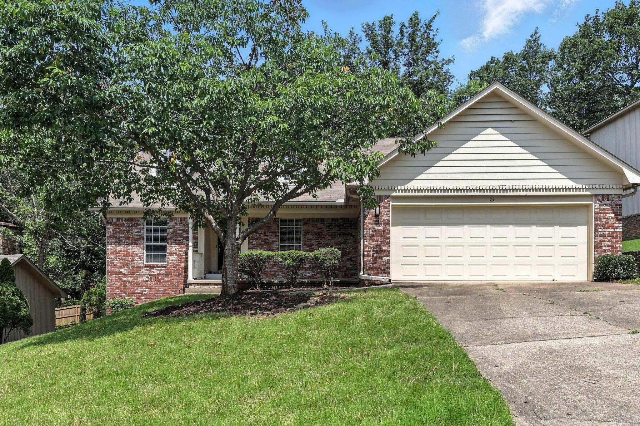 Property Photo:  8 Combonne Ct  AR 72211 