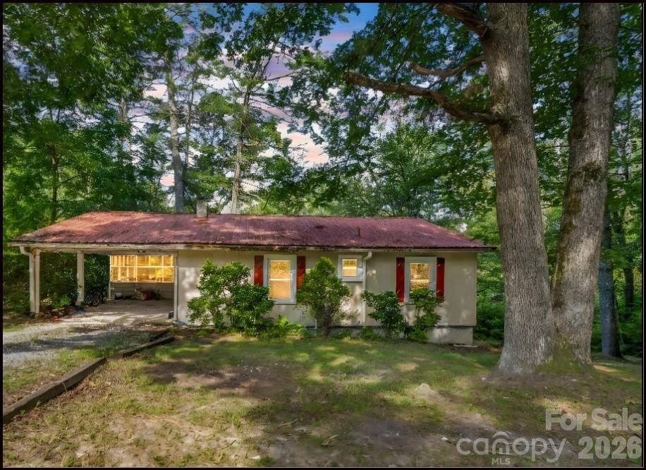 Property Photo: 62 Kinard Lane NC 28766