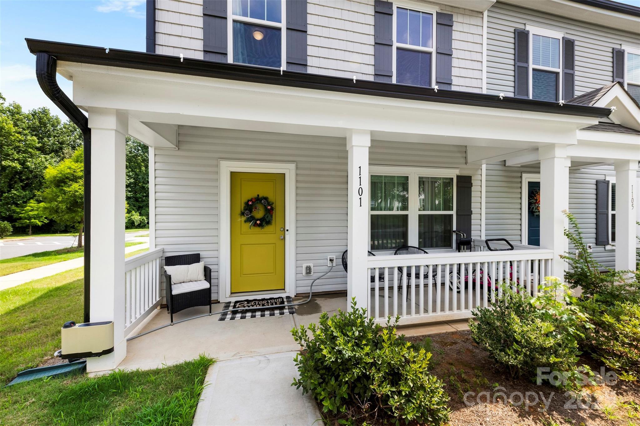 Property Photo: 1101 Plaza Walk Drive NC 28215