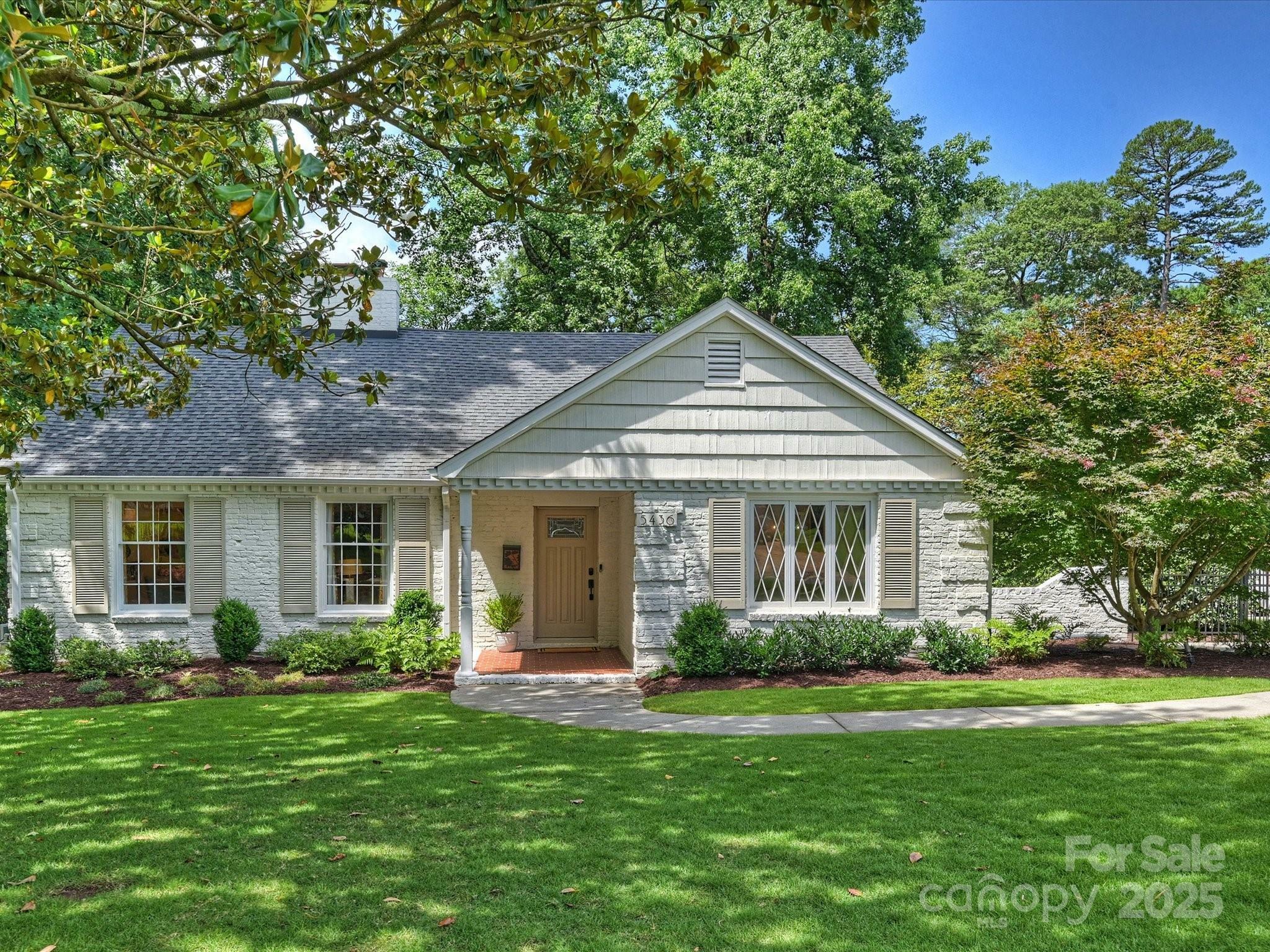 Property Photo: 5436 Topping Place NC 28209