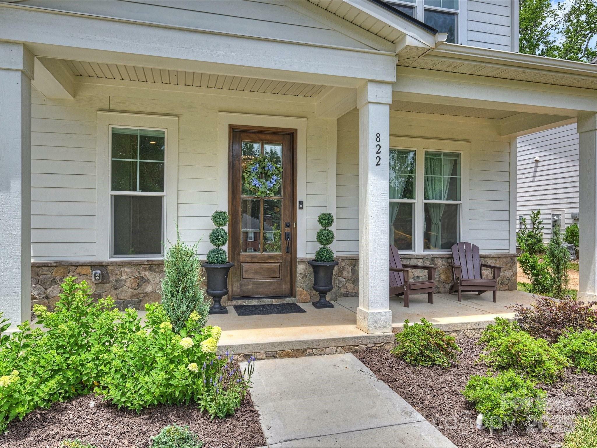 Property Photo:  822 River Oaks Lane  NC 28226 