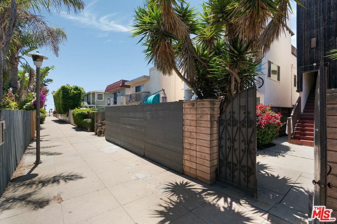 Property Photo: 41 29th Ave CA 90291