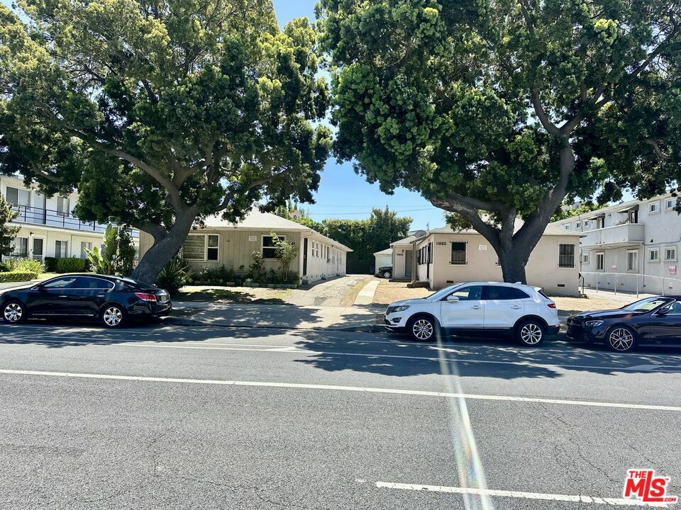 Property Photo:  11848 - 11856 Venice Blvd  CA 90066 