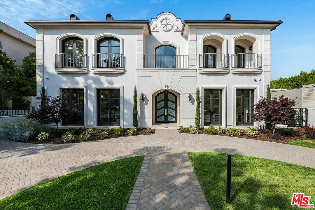 Property Photo: 710 N Camden Dr CA 90210