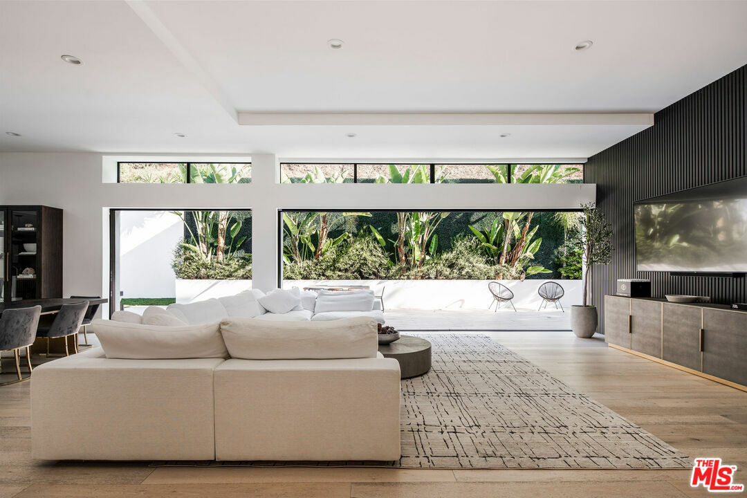 Property Photo: 2048 N Beverly Dr CA 90210