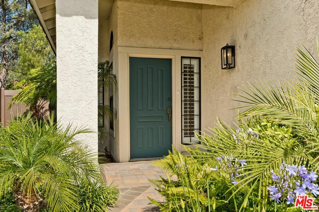 Property Photo: 4210 Lost Springs Dr CA 91301