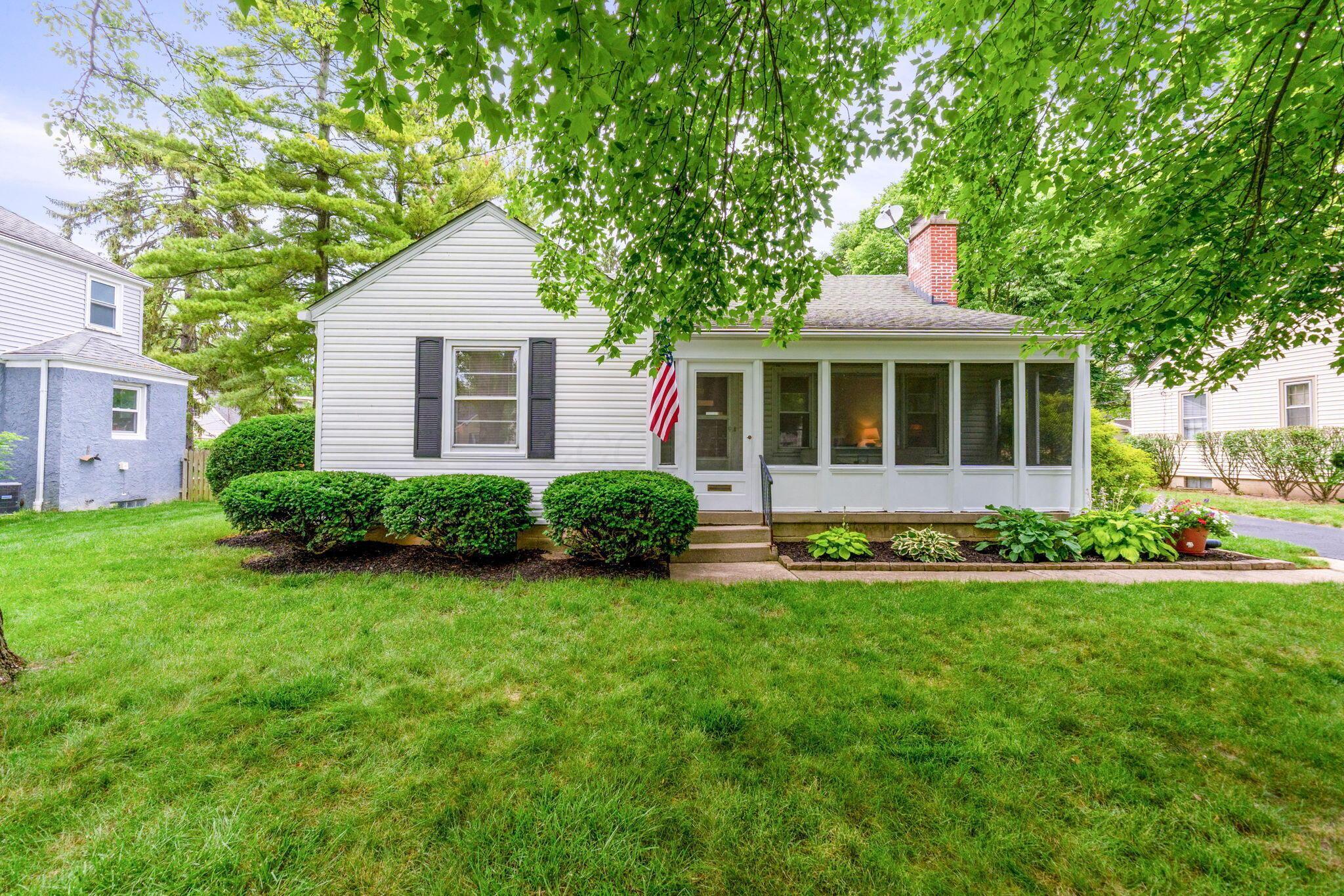 Property Photo: 2222 Harwitch Road OH 43221