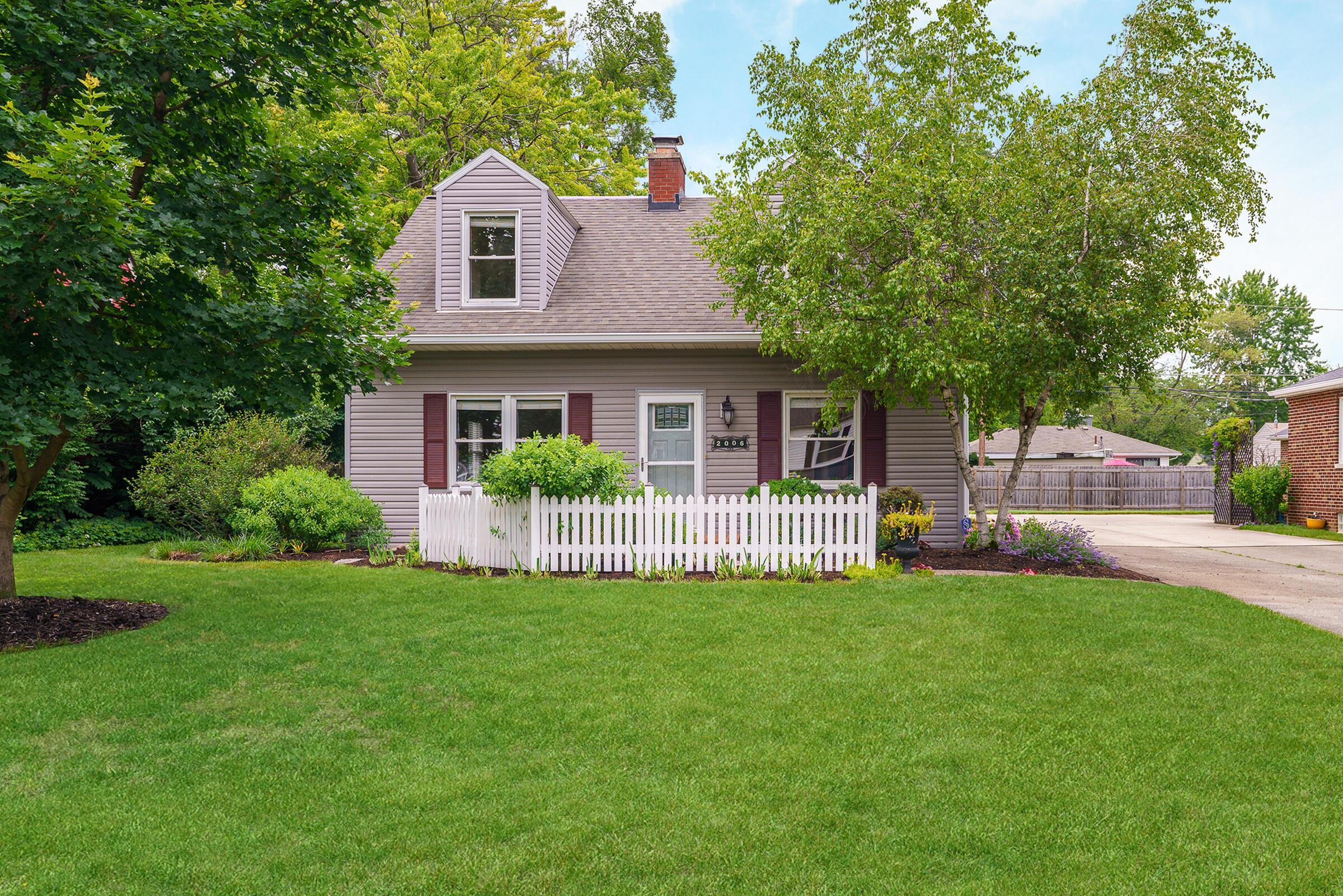 Property Photo: 2006 Kentwell Road OH 43221