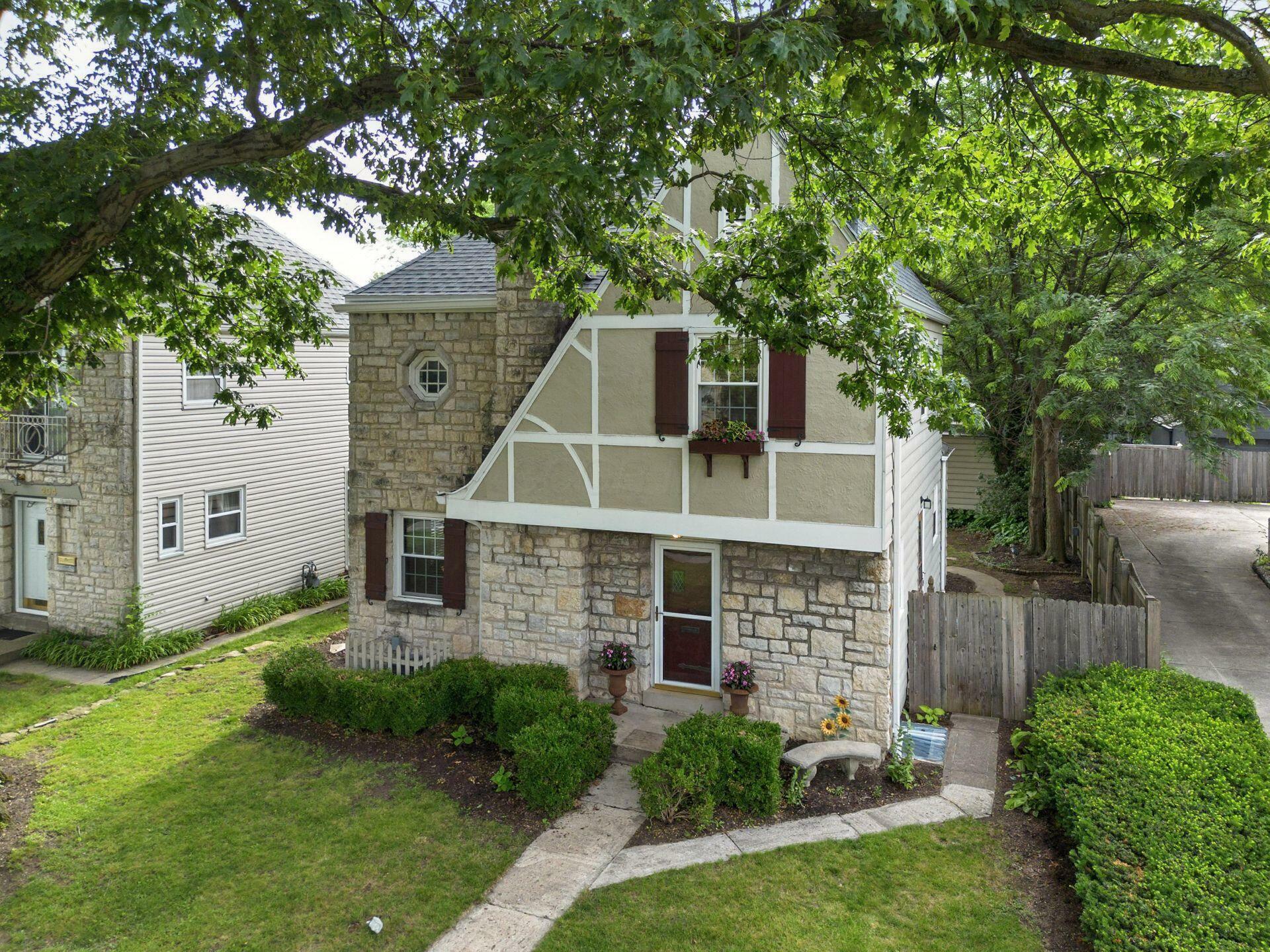 Property Photo: 208 S Stanwood Road OH 43209