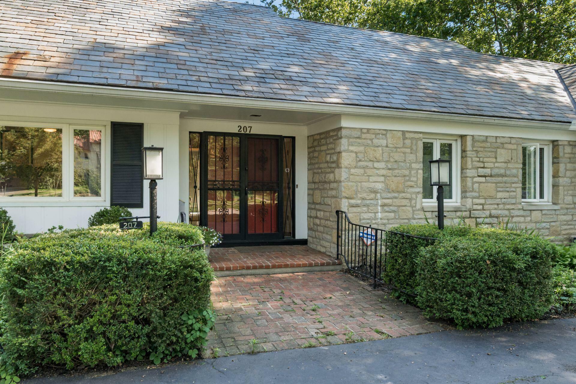 Property Photo:  207 Ashbourne Road  OH 43209 