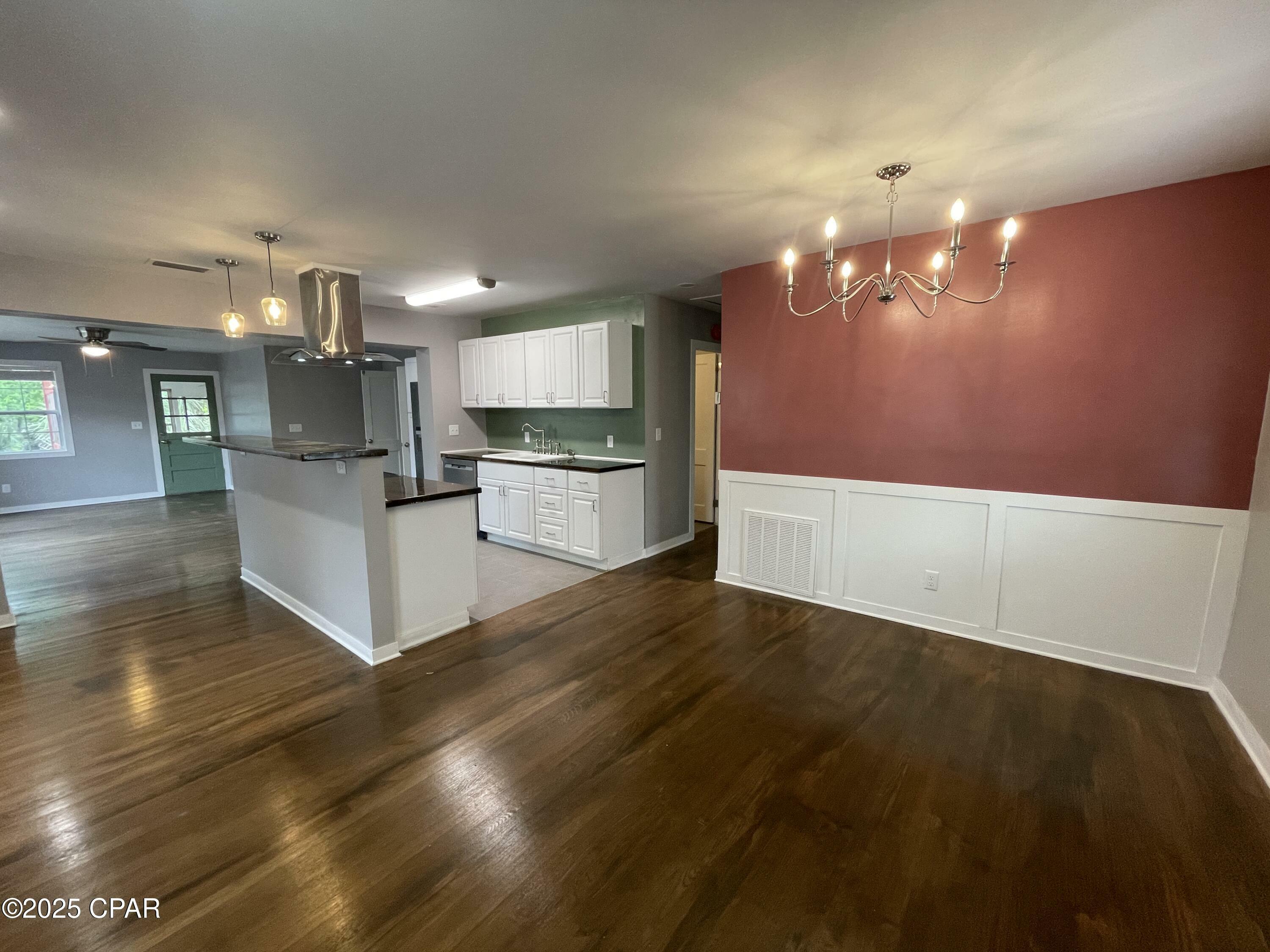 Property Photo: 1431 W 11th Street FL 32401