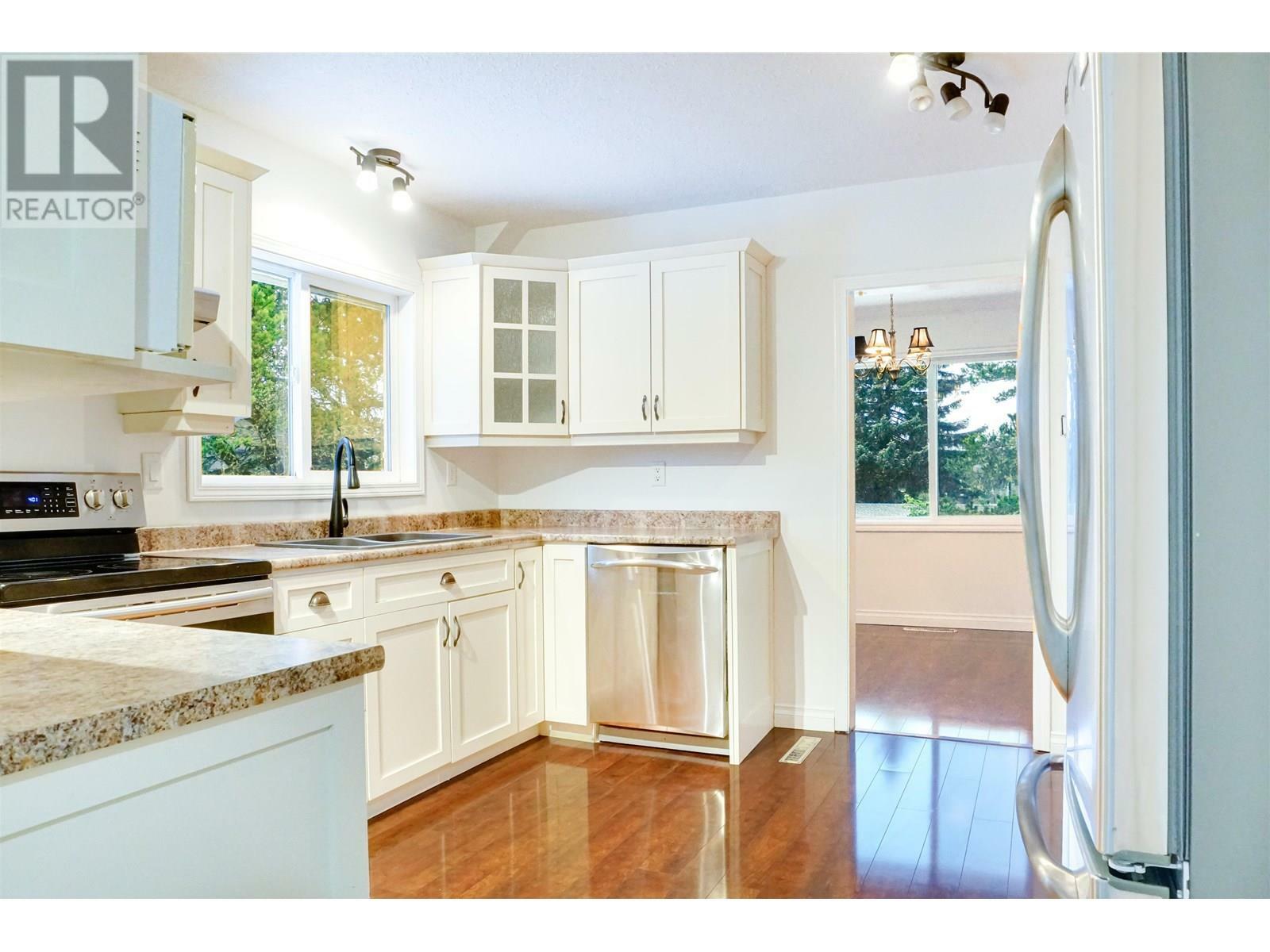Property Photo: 1437 Cormorant Avenue BC V8C 1R9