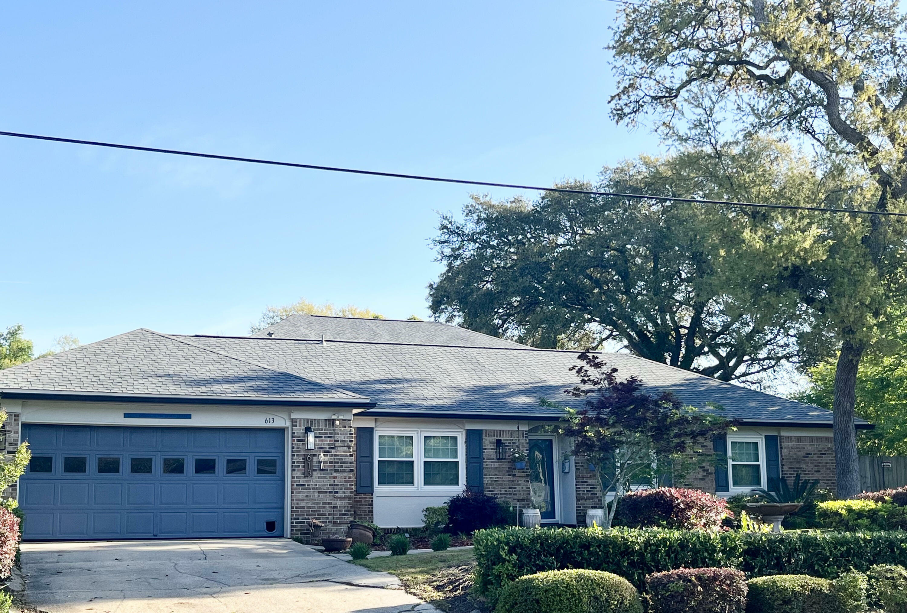 Property Photo: 613 Mayflower Avenue FL 32547