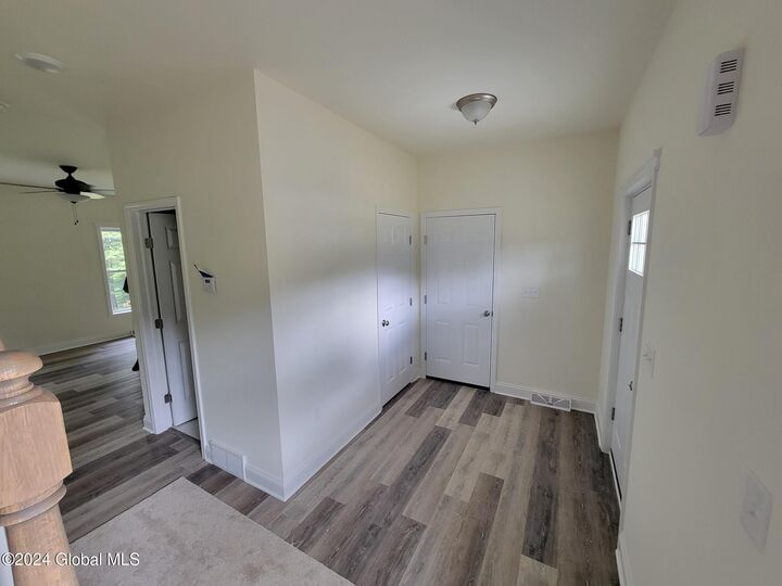 Property Photo: 926 Ridgeview Circle NY 12033