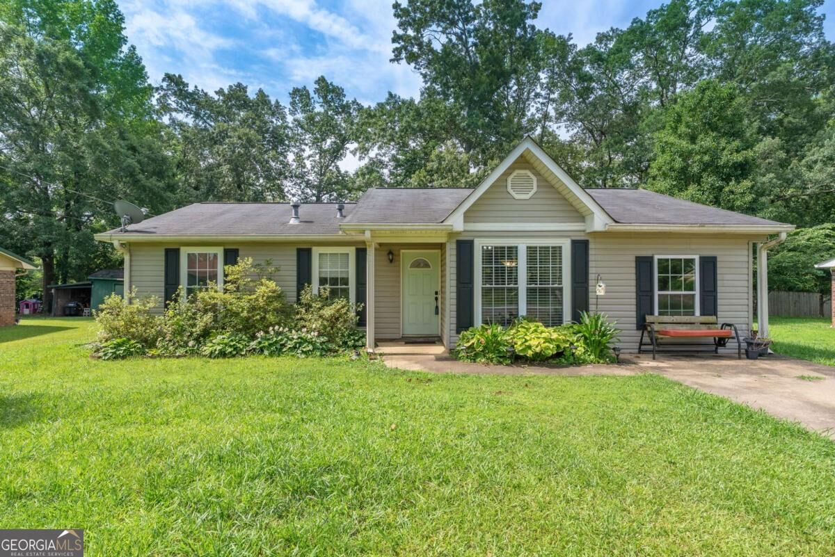 Property Photo: 621 Trove Drive NW GA 30165
