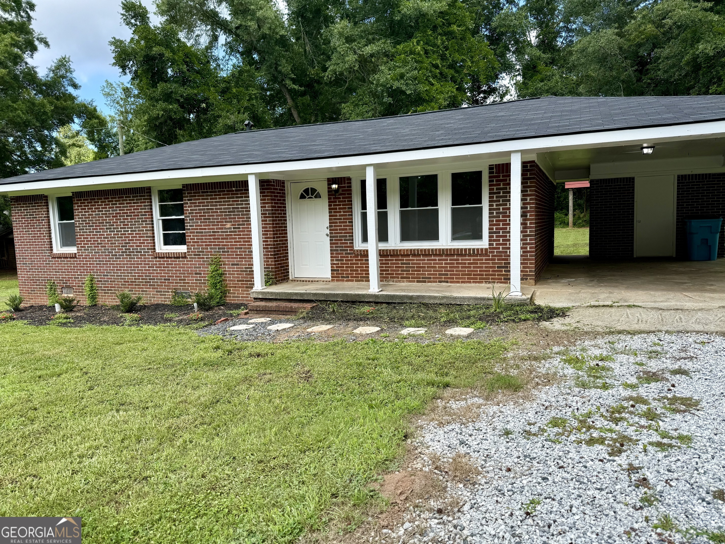 Property Photo: 882 Campbell Road GA 30014