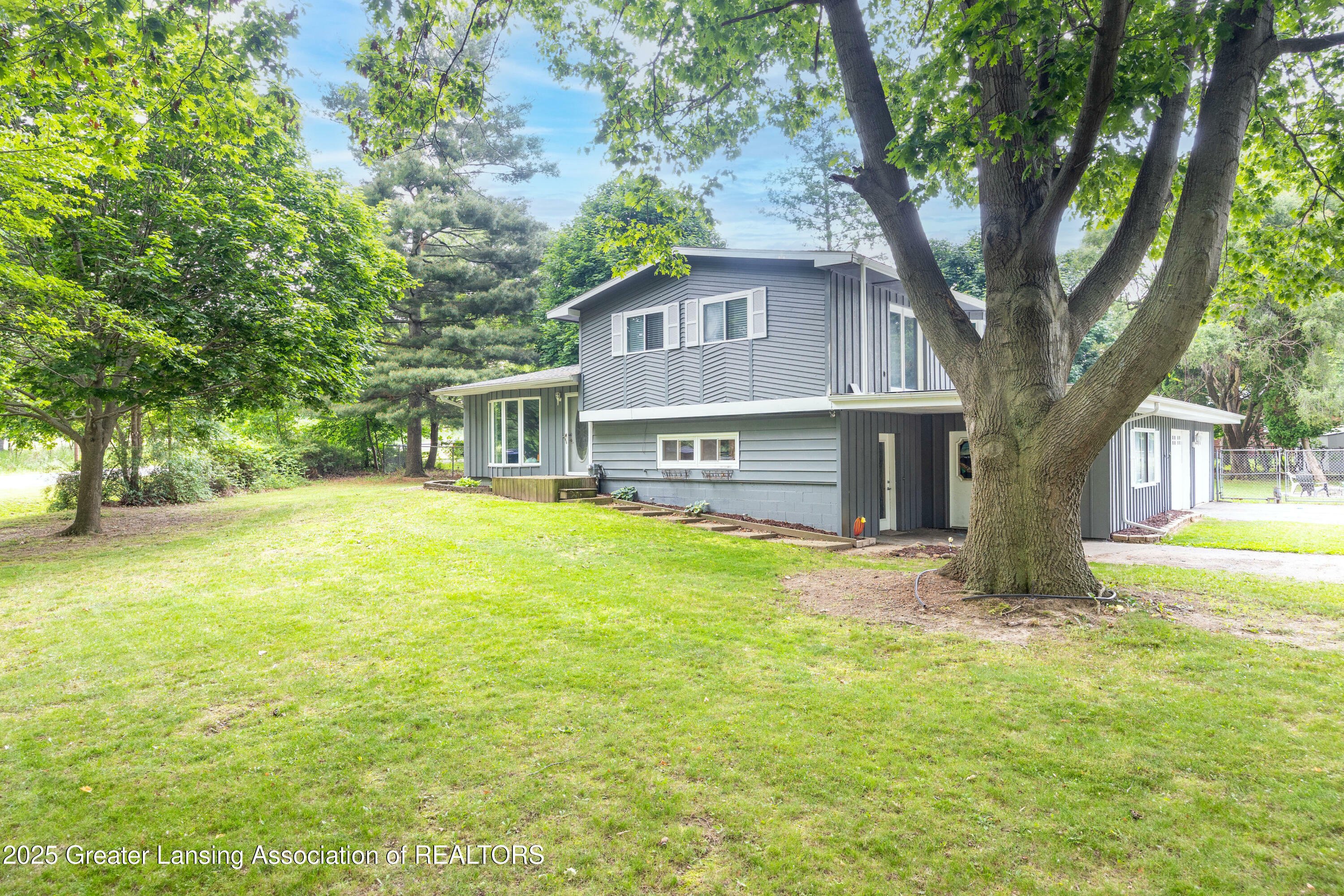 Property Photo: 647 Ridgeview Drive MI 48817